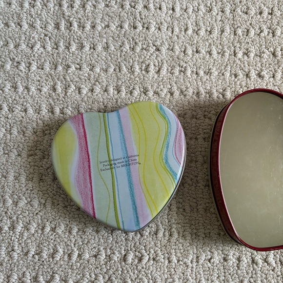୨୧ ･ﾟ✧ 2 Vintage Tins For Storage - Picture 4 of 6